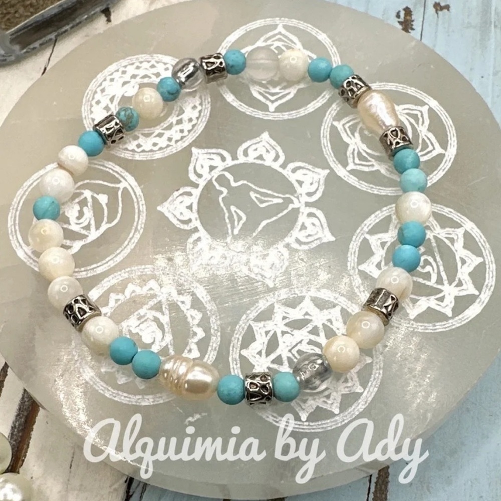 Faux pearls dainty bracelet /coastal grandma look turquoise